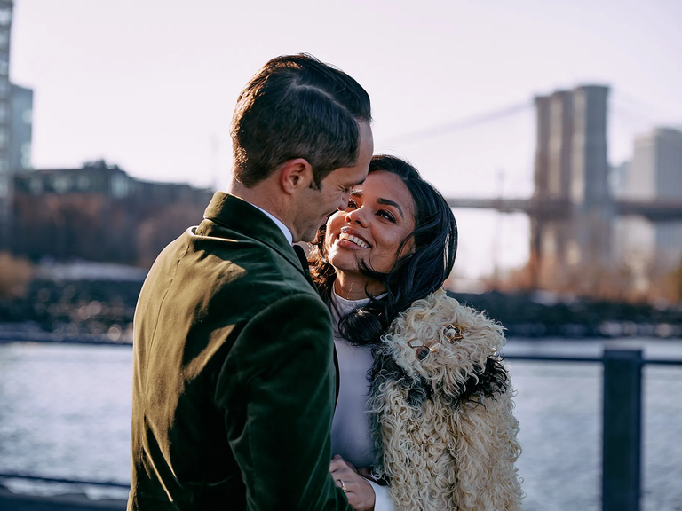 Couple in front of the Brooklyn Bridge