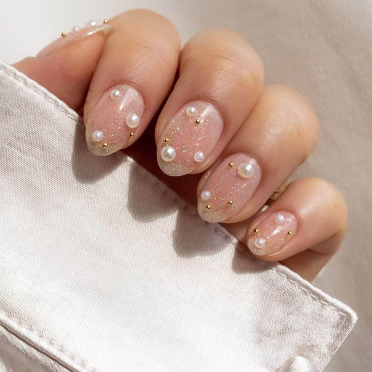 Glitter and pearls bridal nail inspiration