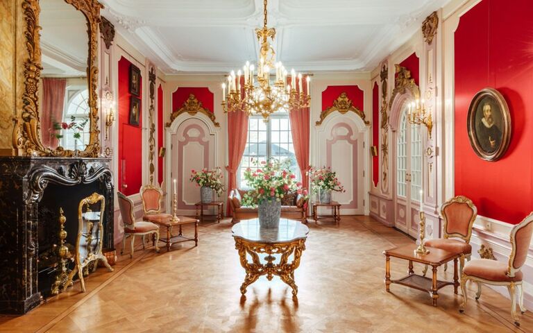 During the evening reception, drinks will be served in the Balzaal.