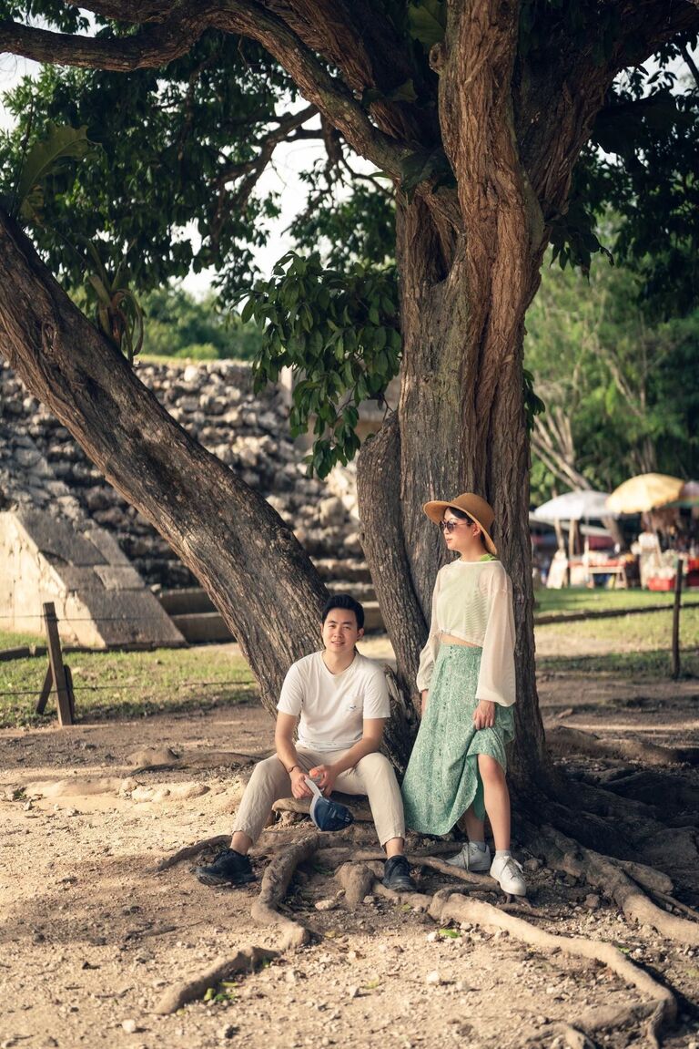 Trying not to get heat stroke in Chichén Itzá, all while looking hot af.