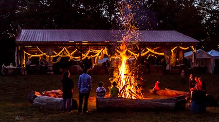 10 Tips to Host an Epic Bonfire Party - Bless'er House