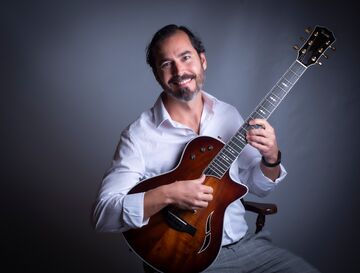 Daniel Ondaro - Singer Guitarist - Denver, CO - Hero Main