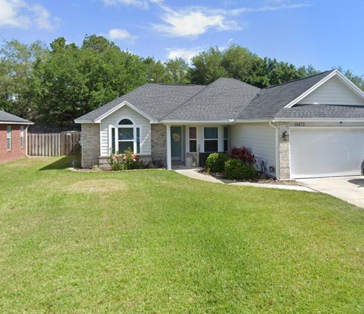 It all began on a rainy Friday night when Thomas helped Elizabeth move out. There was no U-Haul and plenty of stairs, but they worked side by side from 4:00 p.m. until after midnight. Along the way, Thomas saw that Elizabeth was not only beautiful but incredibly hardworking and upbeat. He loved every minute. Later, she surprised him with a thoughtful, handwritten thank-you card.