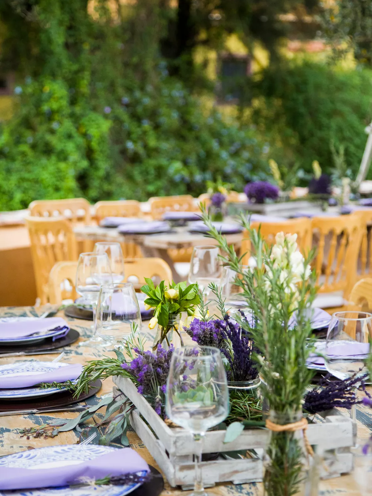 A lilac-toned wedding reception space