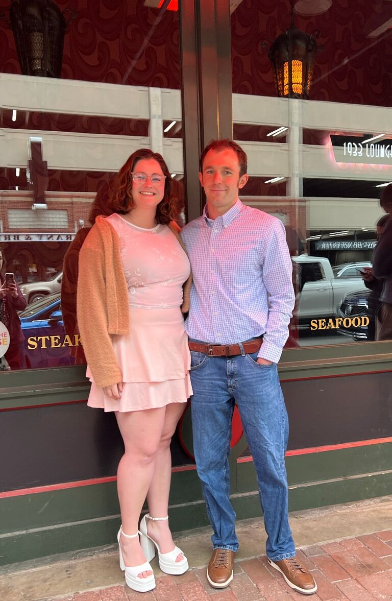 Jake and Taylor love a good date night and decided to go to St. Elmo's in Indianapolis for a romantic Valentine's Day Dinner. You can still see how shy they were around each other!