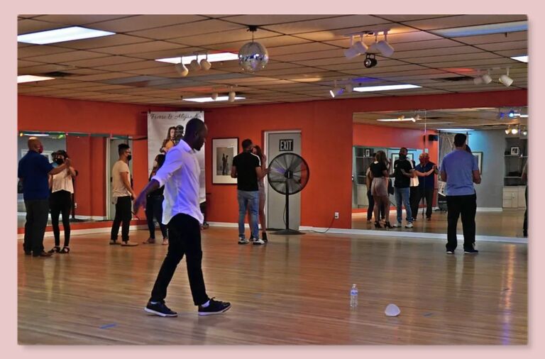 Who knew a random Thursday dance class would be the spark of something new ... / Kas galėjo žinoti, kad vieno ketvirtadienio šokių pamoka pavirs kažko naujo pradžia ...
