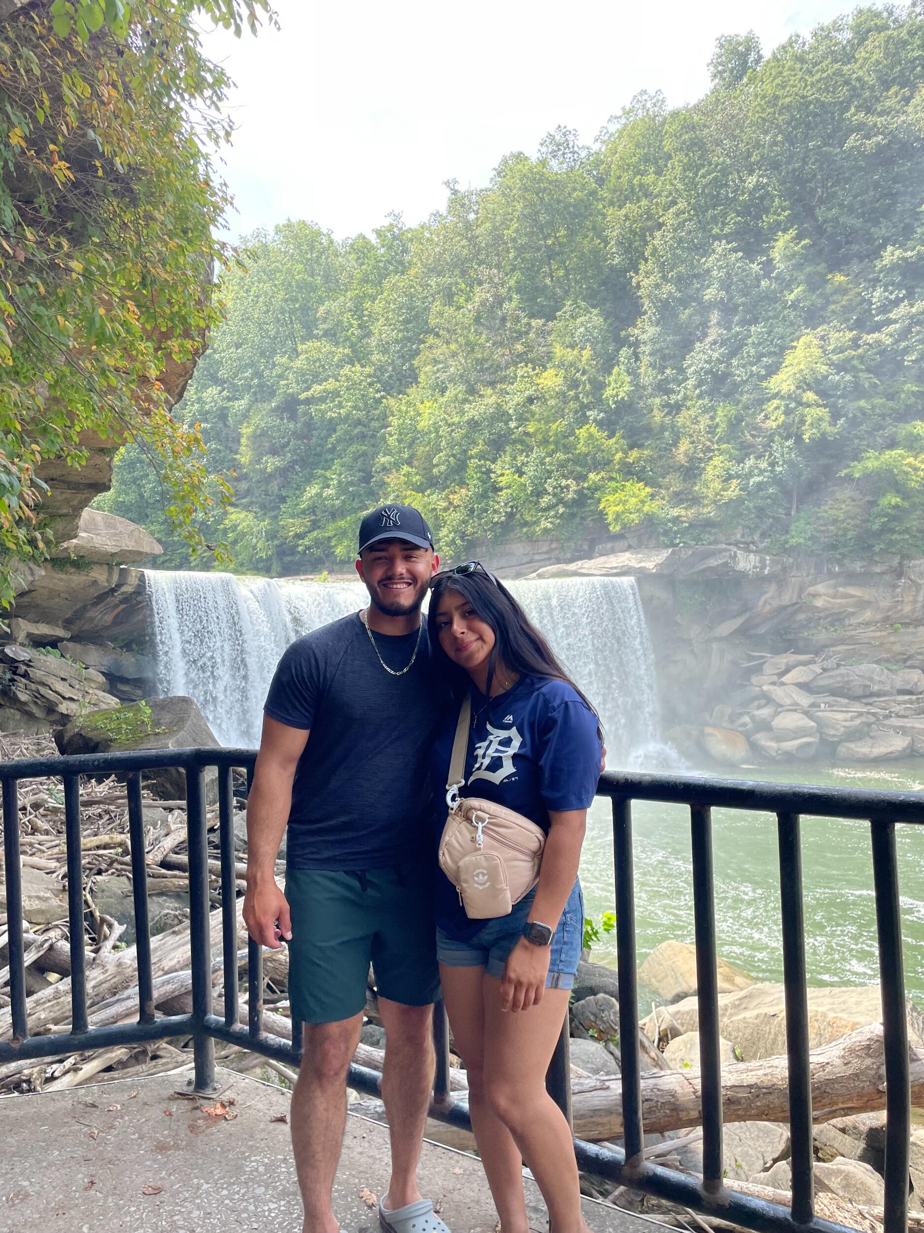 Disfrutando la vista de Cumberland Falls, Kentucky