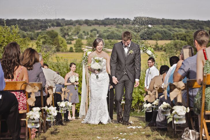 A Weston Red Barn Farm Wedding In Weston Missouri