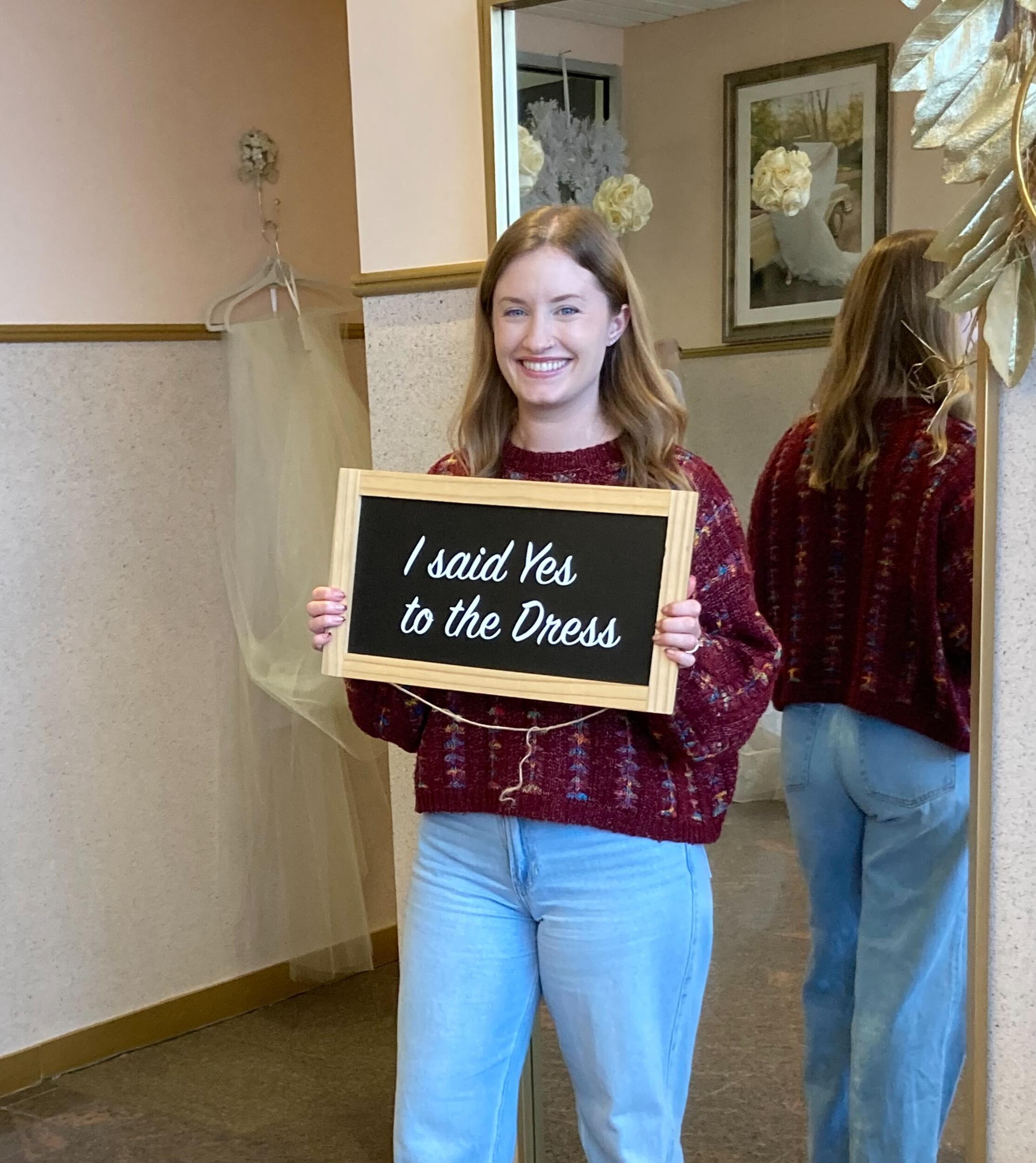 Kelly picks her dress and the countdown is underway!
