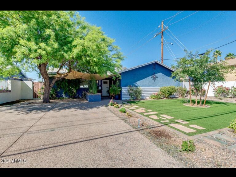 We got a house in Phoenix! We had so much fun decorating together and getting ready to move back down to the valley.