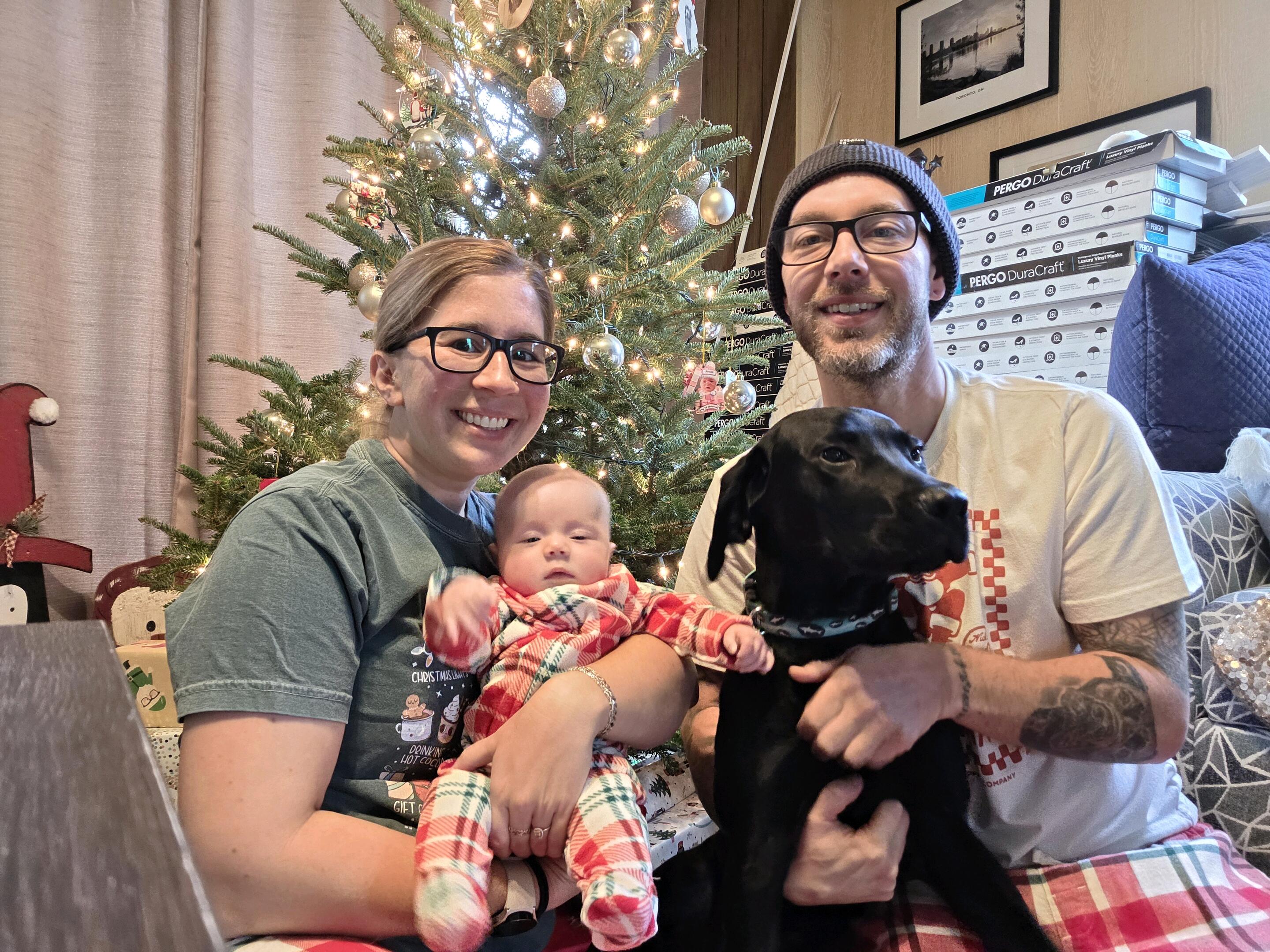 Our first Christmas as a family of 4! 🎁