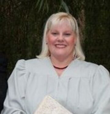 Rev. Victoria Burnett of We R One Weddings - Wedding Minister - Savannah, GA - Hero Main