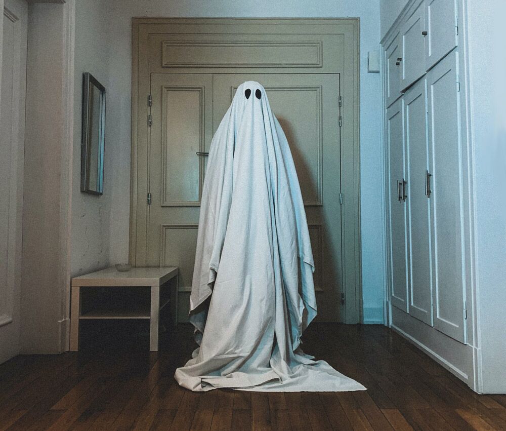 Halloween Party Ideas - Ghost in a Hallway