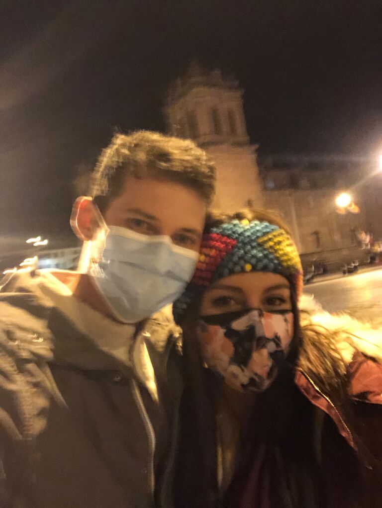 Y después de 3 meses hablando, Chris tomó un avión rumbo a Lima - Perú para finalmente conocernos, es ahí donde comienza esta hermosa aventura ✈️💕