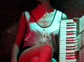 Erica Mancini - Accordion Player - New York City, NY - Hero Gallery 3