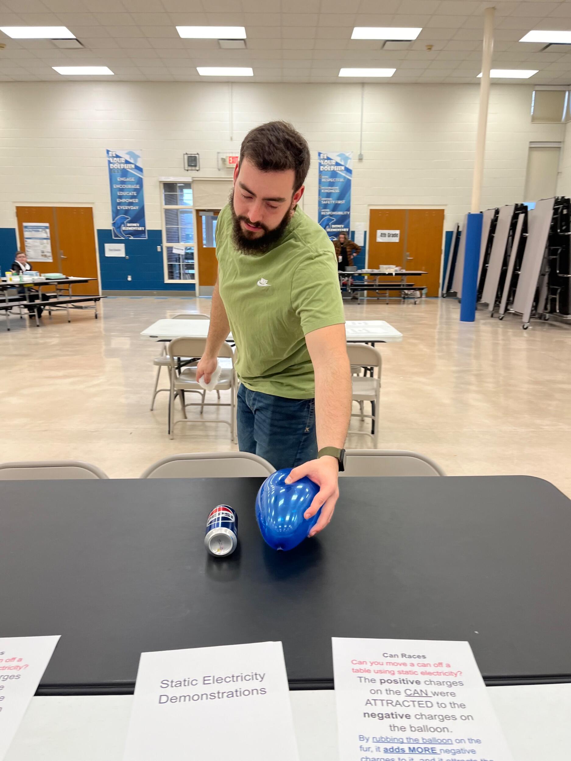 B volunteers with Emma’s Pre-Pharmacy Society to educate elementary students on how static electricity works and other fun science topics. Fun fact: This S.T.E.M event took place at Disney Elementary in Springfield, Missouri where Emma’s mom, Nari, is a fourth grade teacher!