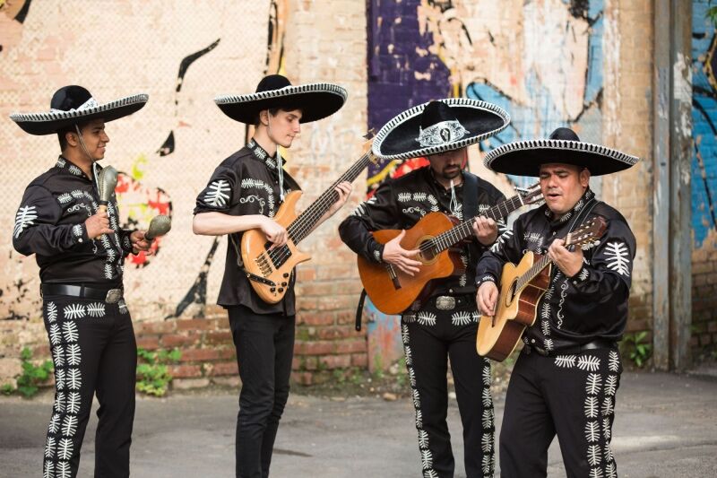 Cinco de Mayo party ideas - mariachi band