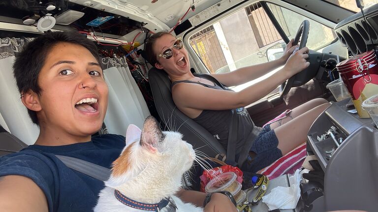 Packing up our lives and two cats to travel Mexico in the van together 🥰
/ Empacando todo, incluso los gatos para una aventura por México, juntas