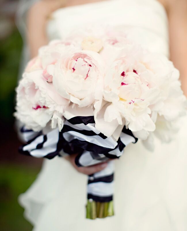 Bouquet wrap with black and white striped fabric