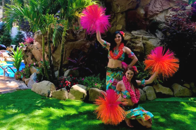 Hawaiian dancers Tropical Theme Party Ideas