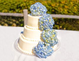 Wedding cake with hydrangeas 