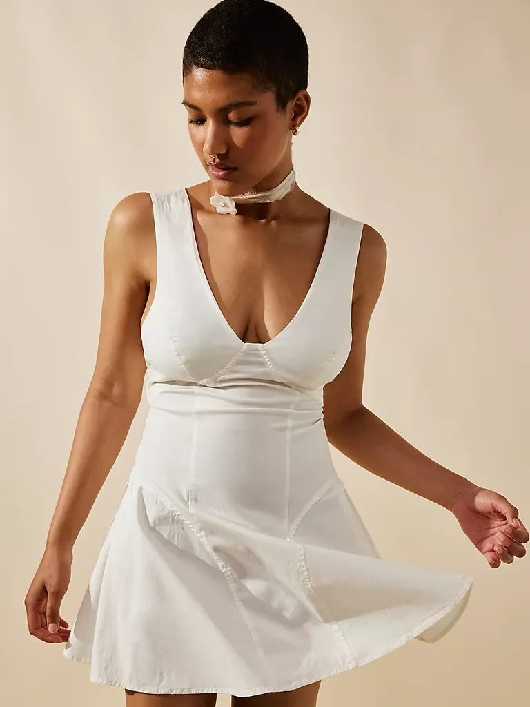 24 Honeymoon Dresses Perfect for Any Getaway