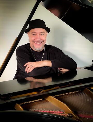 Musical Moods with Rhé Guillemet - Singing Pianist - New Orleans, LA - Hero Main
