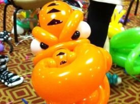 Pretend Inc - Balloon Twister - San Diego, CA - Hero Gallery 3