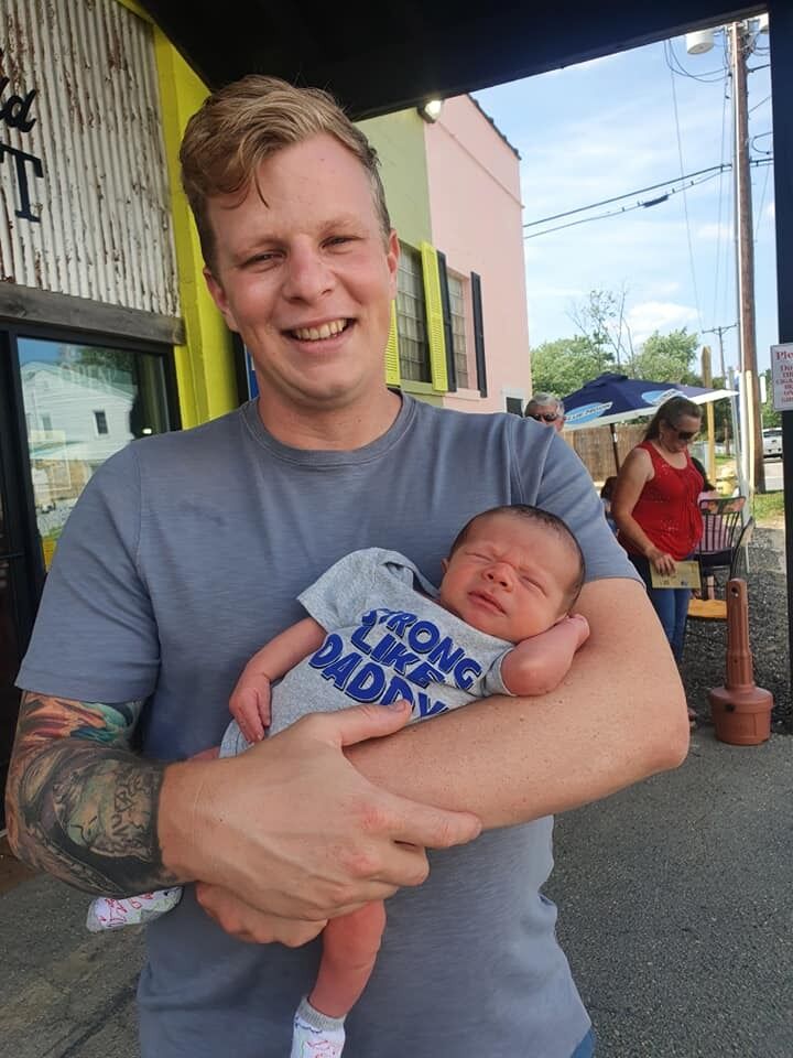 Our baby boy birthday is just a week after daddy's birthday, they are Geminis. Jason is the one who chose the name Julian, that both names begin with J is not a coincidence...