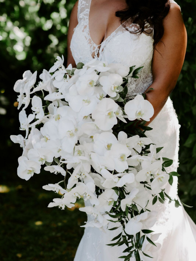 40 White Wedding Flower Ideas For Monochrome Lovers