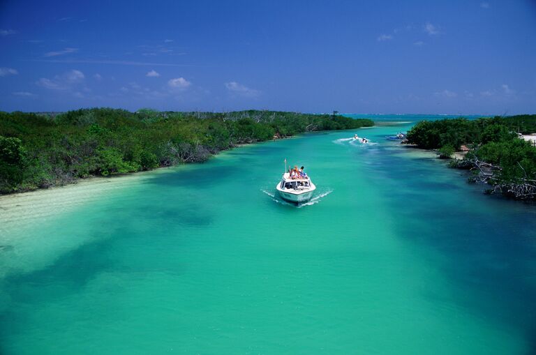 boat cruises along cancun with water activities 