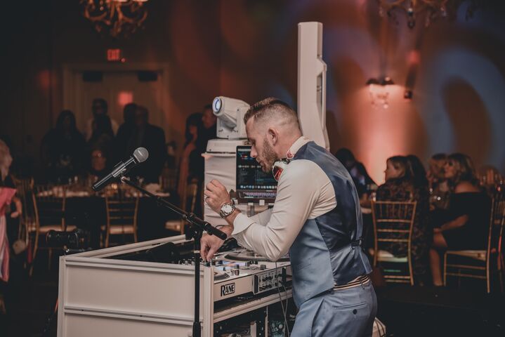 Ohio DJ Pros | DJs - Cleveland, OH