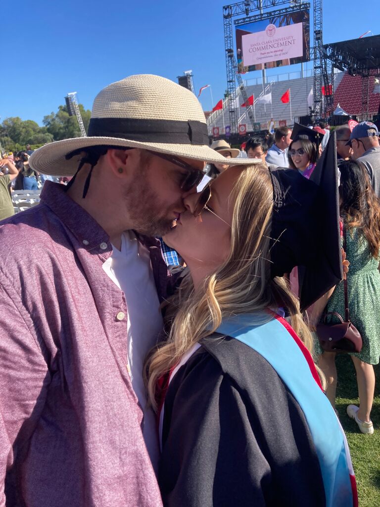 The couple, family, and friends celebrated a major milestone when Miriam graduated with her Master’s degree, marking the culmination of years of hard work and shared support. ~| |~ Das Paar, die Familie und Freunde feierten einen wichtigen Meilenstein, als Miriam ihren Masterabschluss machte, was den Höhepunkt von Jahren harter Arbeit und gemeinsamer Unterstützung markierte.