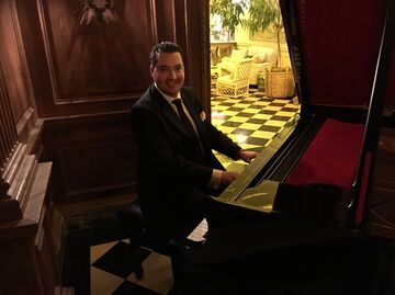 Alexander Borghese - Singing Pianist - Beverly Hills, CA - Hero Main