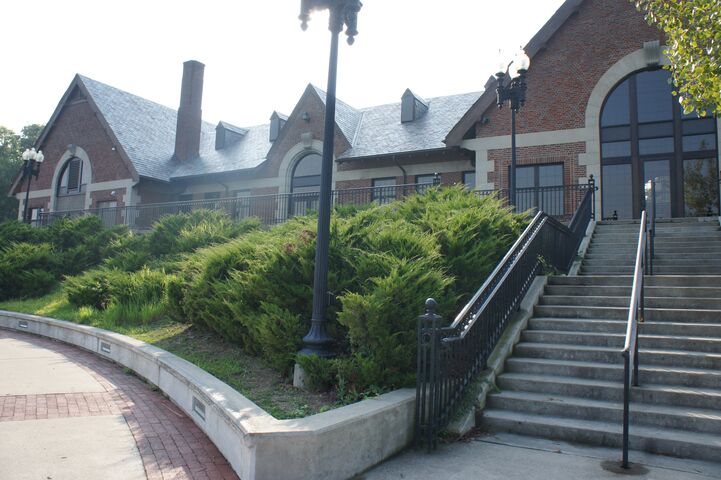 Chateau on the River Trenton  MI 