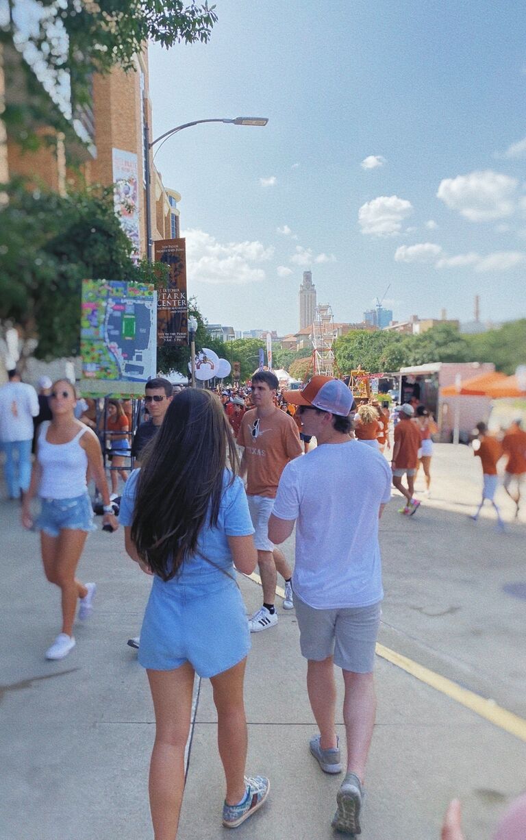 
Darrell K Royal - Texas Memorial Stadium
UT vs UL

Rachel and Walker's first time meeting.