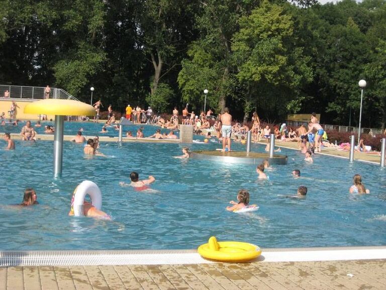 We plan Friday to be family leisure time. Depending on the weather we will choose a Lido, Science Park or indoor playground. All around Nowa Huta