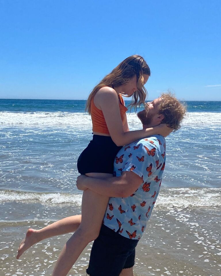 Beach dayyy as an ENGAGED couple.