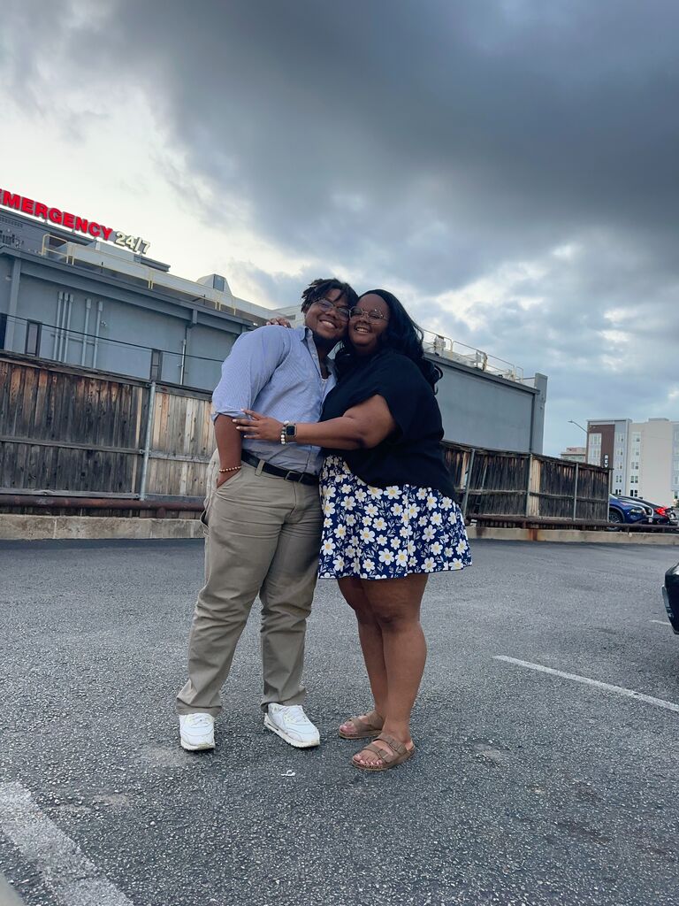 Earlier in July, Joshua and Jo shared that they were falling in love with each other. Upon returning to the states, Joshua picked Jo up from the airport at 12am, giving her a big bouquet of flowers! 10 hours later, Joshua and Jo went on a date around Fort Worth, and Jo gifted Joshua souvenirs from Budapest, ending with them both saying "I love you" for the first time!  