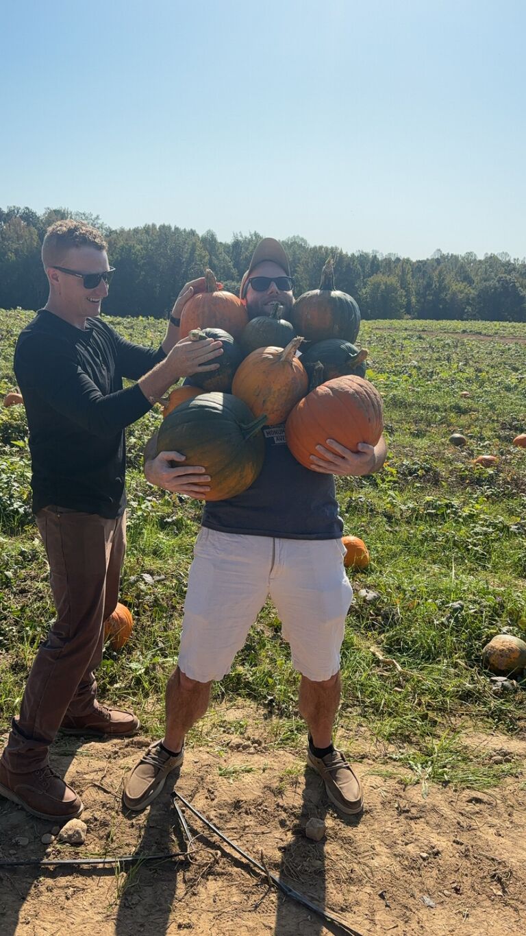 Rob's displays of strength continue! He carried 14 pumpkins for 3 seconds so I could get them all for 30$. *Emily swoons again*