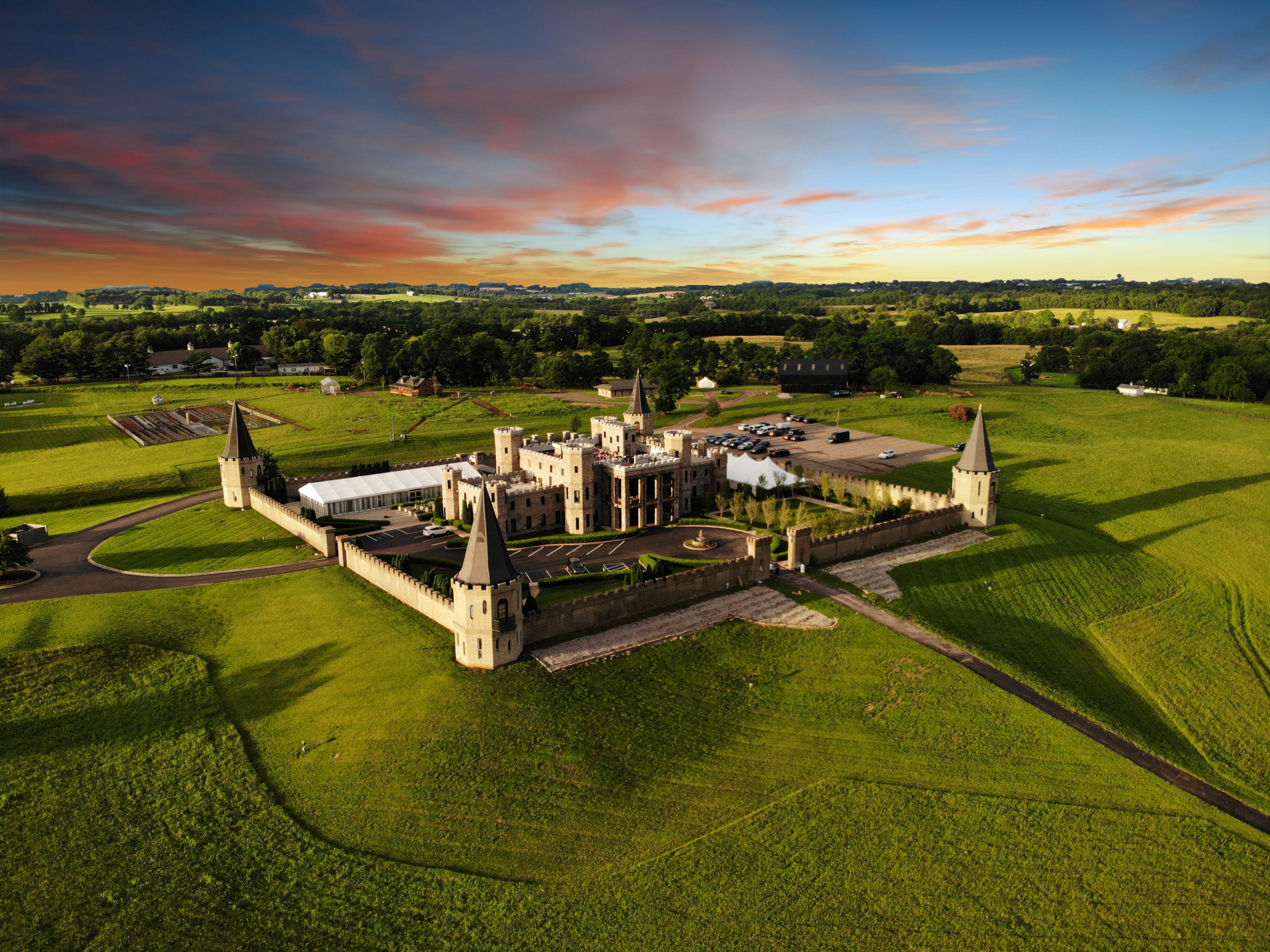 the-kentucky-castle-lexington-ronires