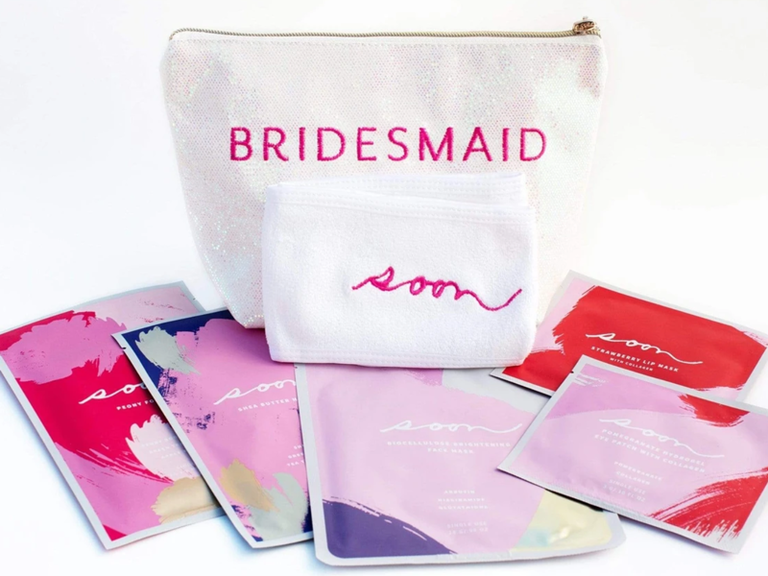 10 Pretty Personalised Makeup Bags Your Bridesmaids will Love