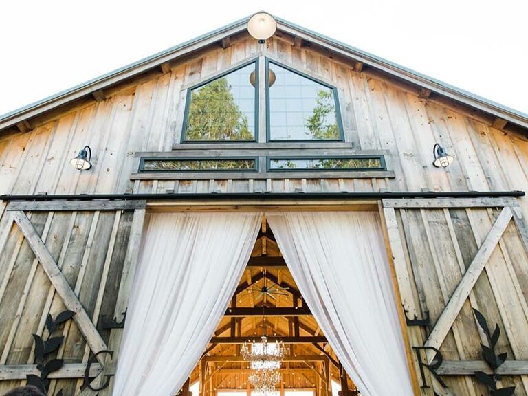 New England wedding venue in Norway, Maine.