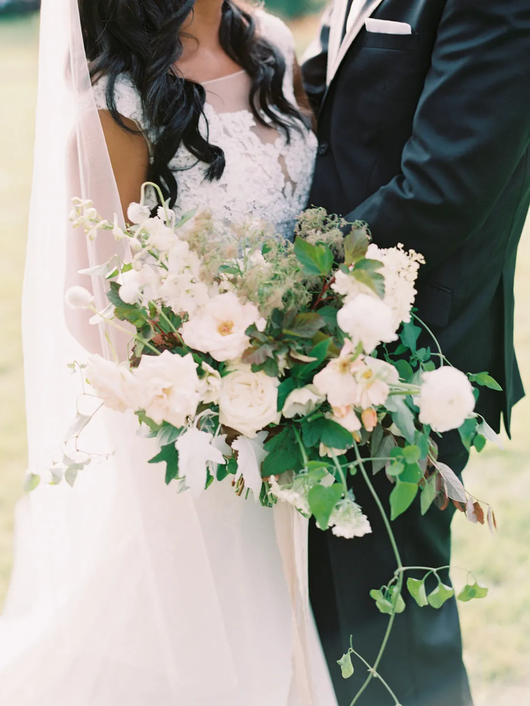 Cascading Bouquet for your classic wedding decor
