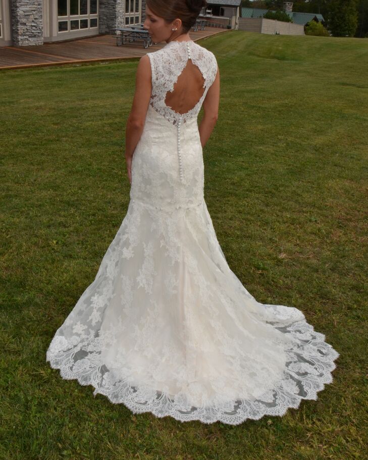 lace keyhole back wedding dress