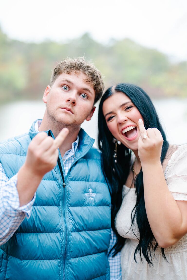 ENGAGED ON OUR FIVE YEARS!!
