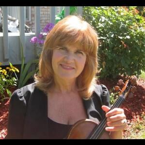 Image of Jeune femme adulte avec violon, Chicago, Illinois, États