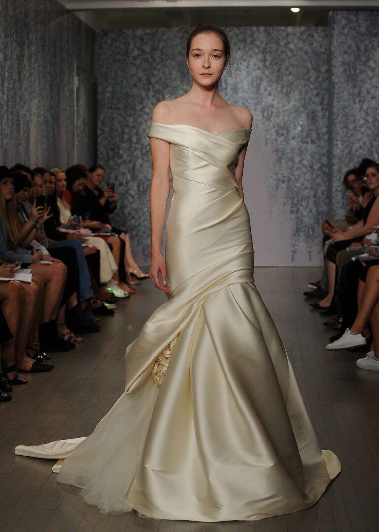  Monique Lhuillier Wedding Dress in the year 2023 Check it out now 