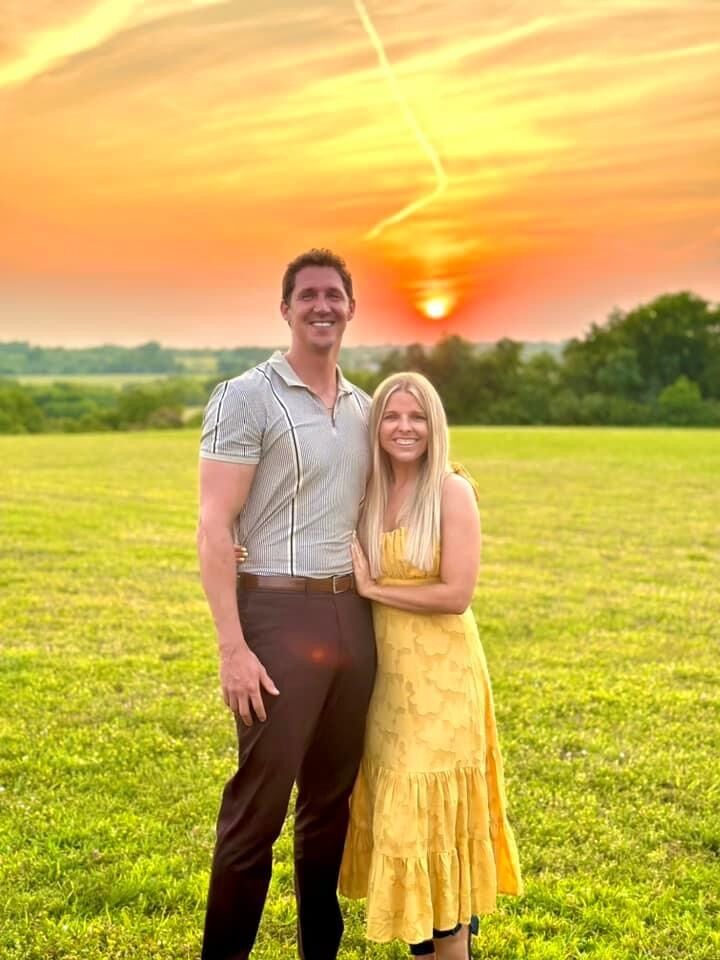Jason & Sarah officially started dating.