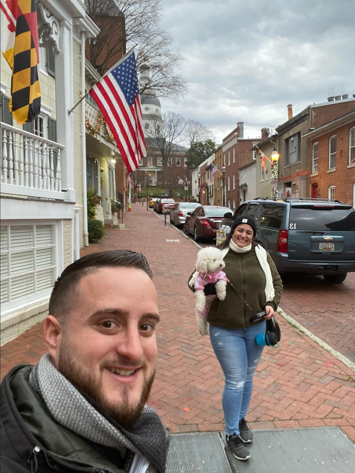 Their first long road trip, driving from Miami to Maryland with a stop in Annapolis. • Su primer viaje largo en carretera, manejando de Miami a Maryland con una parada en Annapolis.